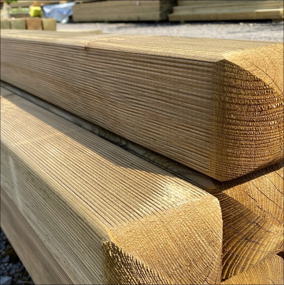 RIBBED TREATED POSTS